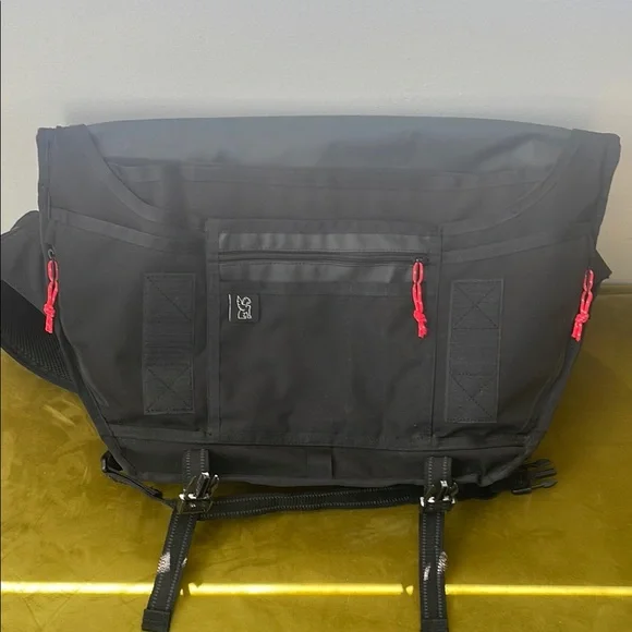 Chrome Buran III Black/Leather Messenger Bag - Picture 3 of 6